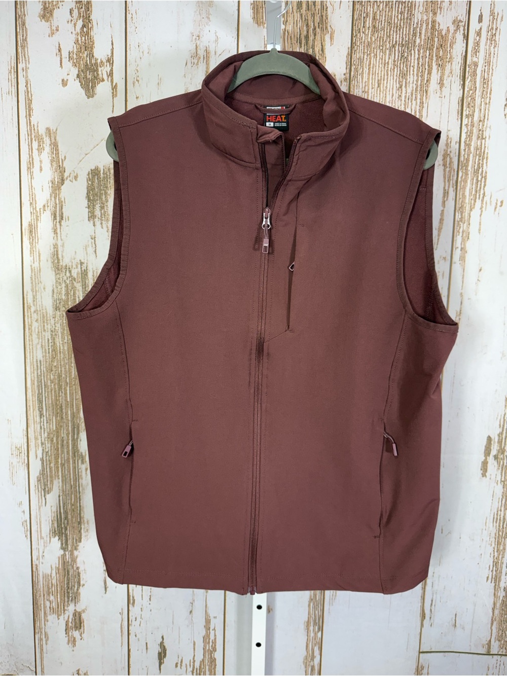 32 Degrees Men's Maroon Softshell Vest. Size Medium. In excellent condition!
